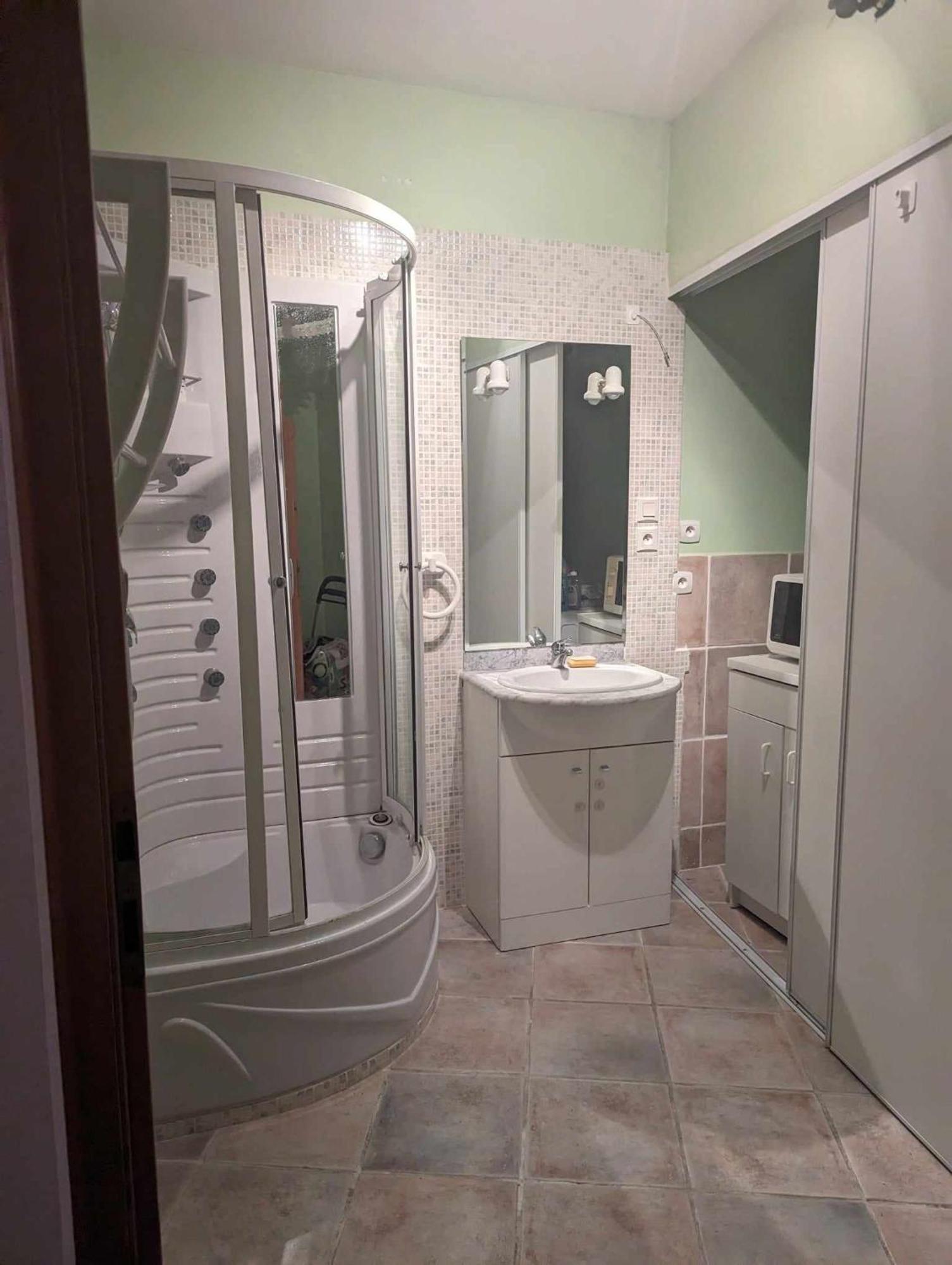 Chambre Climatisee Avec Espaces Privatifs Dont Salle De Bain Et Wc La Liviniere Kültér fotó